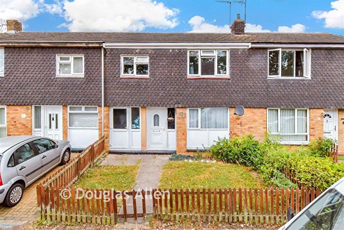3 Bedroom Terraced House For Sale In Kent View Road, Basildon, Essex, SS16