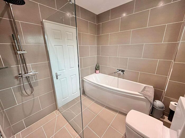 4 Bedroom Detached House For Sale In College Court, Macclesfield, SK11