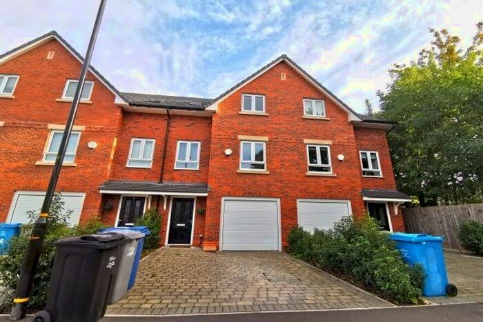 4 Bedroom Property To Rent In Wimbledon Close, Manchester, M16