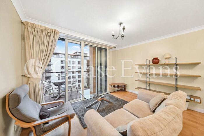2 Bedroom Flat To Rent In Boardwalk Place, Canary Wharf, London, E14