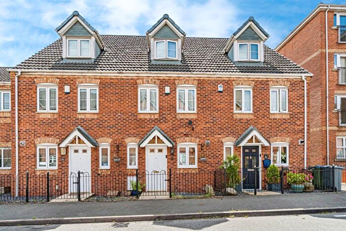 3 Bedroom Terraced House For Sale In Thunderbolt Way, Tipton, DY4