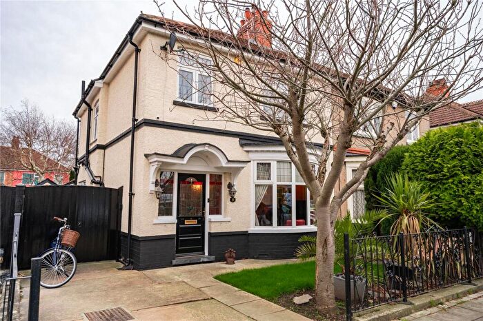 3 Bedroom Semi Detached House For Sale In St. Anns Avenue, Grimsby, Lincolnshire, DN34