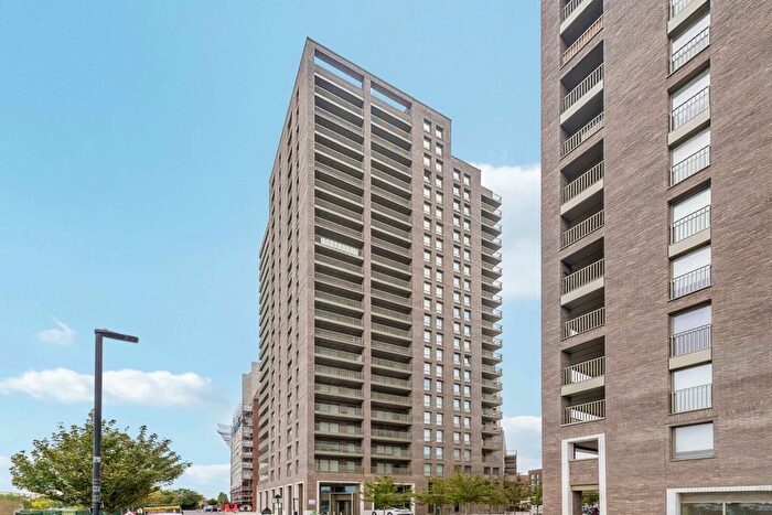1 Bedroom Town House For Sale In Heartwood Boulevard, London, W3
