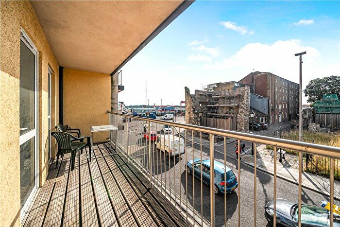 2 Bedroom Apartment For Sale In Gloucester Square, Southampton, Hampshire, SO14