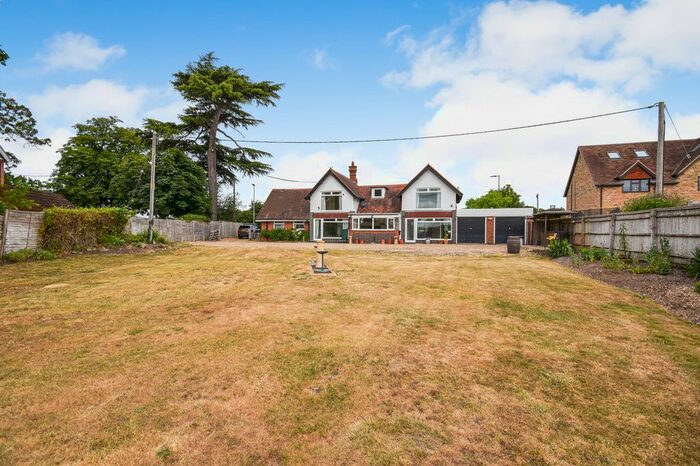 4 Bedroom Detached House For Sale In Burghfield Bridge, Burghfield, Reading, RG30