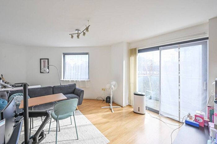 1 Bedroom Flat To Rent In Douglas Place, Isle Of Dogs, London, E14