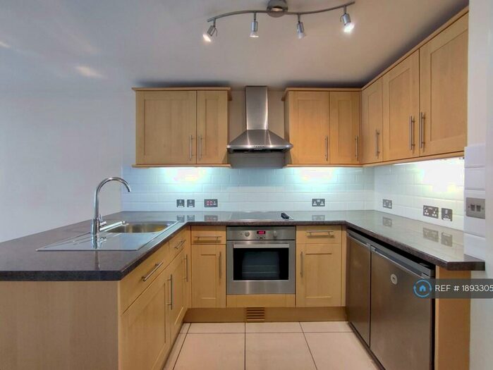 1 Bedroom Flat To Rent In Cleveland Road, Chichester, PO19