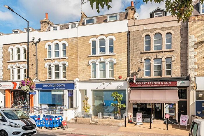 2 Bedroom Flat To Rent In Upper Richmond Road, Putney, SW15