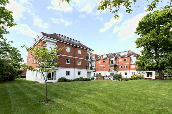 2 Bedroom Flat To Rent In The Downs, London, SW20