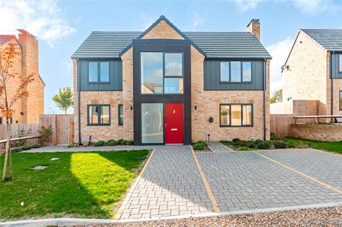 4 Bedroom Detached House For Sale In Woodlands Grove, Stapleford Abbotts, Romford, Essex, RM4