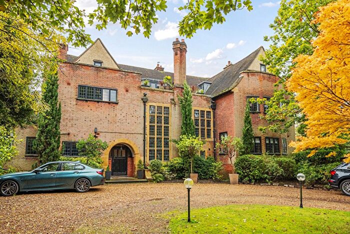 2 Bedroom Flat For Sale In Mavelstone Road, Bickley, Kent, BR1