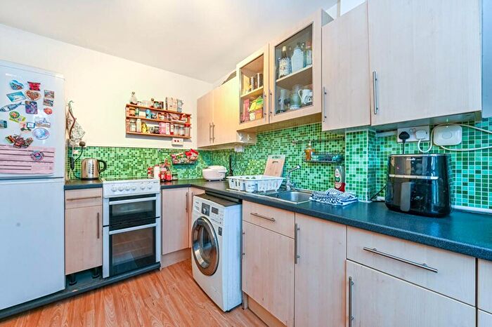 1 Bedroom Flat To Rent In Papworth Gardens, Islington, London, N7