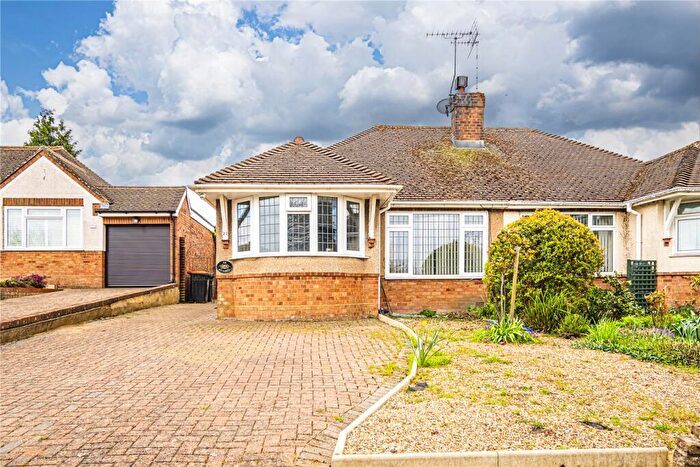 2 Bedroom Bungalow For Sale In Medley Close, Eaton Bray, Central Bedfordshire, LU6
