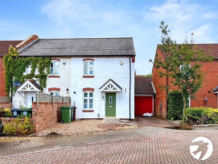 3 Bedroom Semi Detached House For Sale In Freshland Road, Maidstone, Kent, ME16