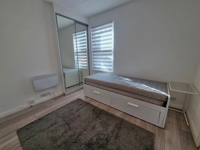 Studio To Rent In Cricklewood Broadway, London, NW2