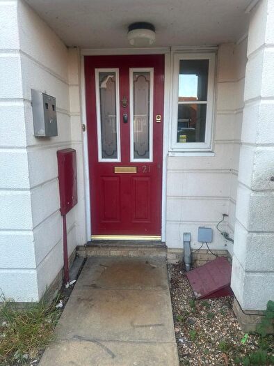 4 Bedroom Town House To Rent In Pearcy Close, Romford, RM3