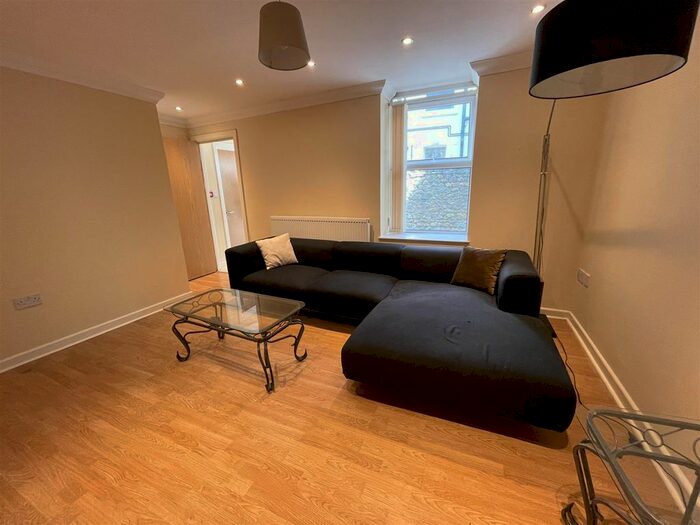 2 Bedroom Flat To Rent In Richmond Road, Cathays, Cardiff, CF24