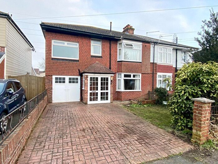 4 Bedroom Semi-Detached House For Sale In Birdwood Grove, Fareham, PO16