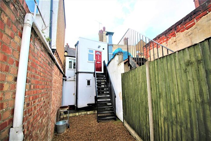 1 Bedroom Flat To Rent In Station Road, Mill Hill, NW7