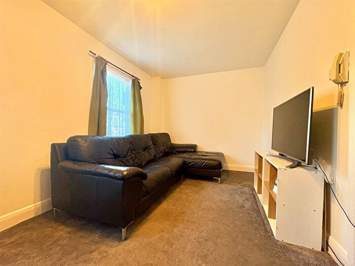 2 Bedroom Flat To Rent In Greyhound Road, Hammersmith, W6