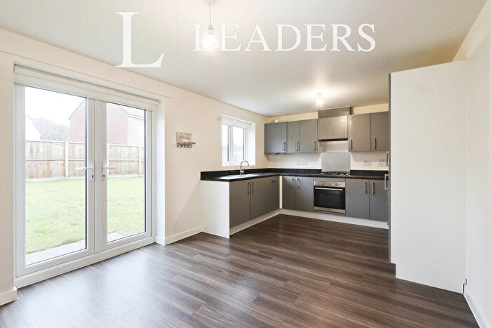 4 Bedroom Semi-Detached House To Rent In Burrows Avenue Clay Cross, S45