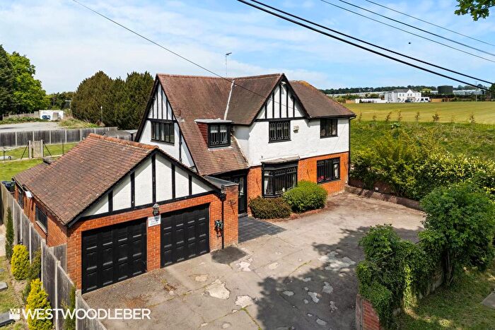 4 Bedroom Detached House For Sale In Hoe Lane, Nazeing, Waltham Abbey, EN9