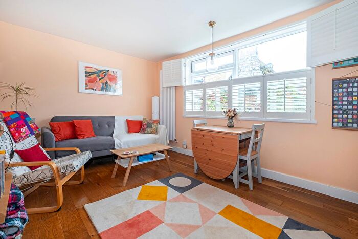 1 Bedroom Flat For Sale In Effra Road, London, SW19