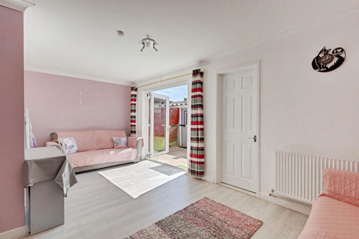 4 Bedroom Semi-Detached House For Sale In Overton Road, Benfleet, SS7