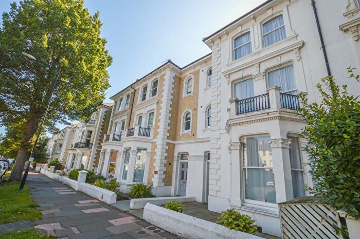 2 Bedroom Flat To Rent In Lushington Road, Eastbourne, BN21