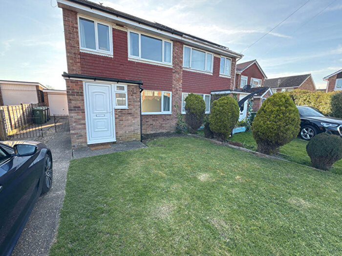 3 Bedroom Semi-Detached House To Rent In Hunters Way, Huntingdon, PE28