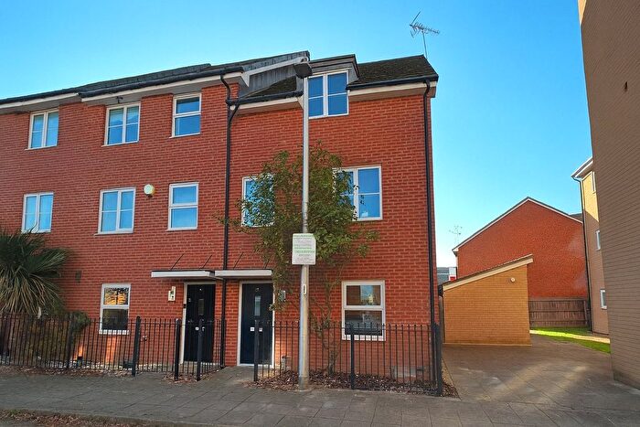 3 Bedroom End Of Terrace House To Rent In Gweal Avenue, Reading, Berkshire, RG2