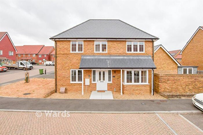 3 Bedroom Detached House For Sale In Lasius Drive, Coxheath, Kent, ME17