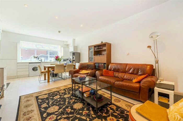 Studio To Rent In Finchley Road, Golders Green, London, NW11