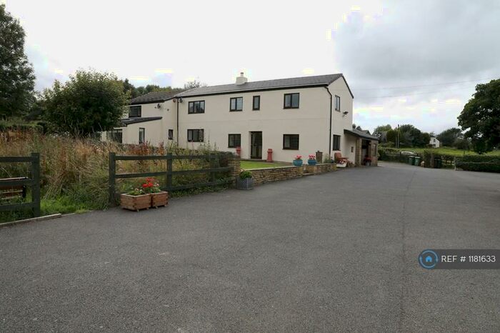 4 Bedroom Semi-Detached House To Rent In Four Firs, Lepton, Huddersfield, HD8