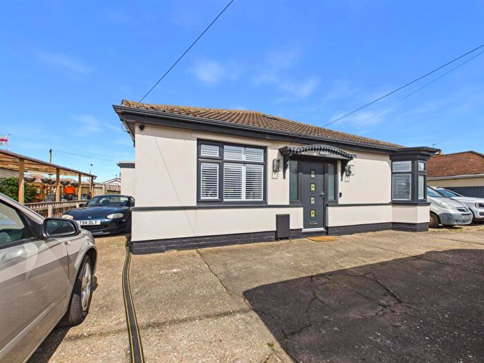 4 Bedroom Detached Bungalow For Sale In St. Peters Lane, Trusthorpe, Mablethorpe, LN12