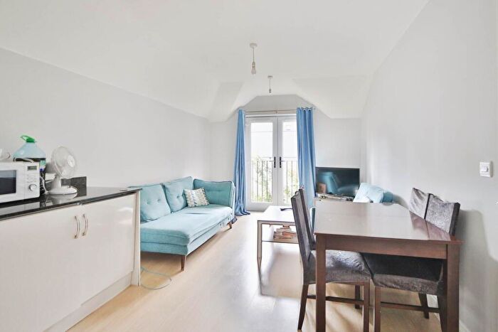 2 Bedroom Flat To Rent In Alric Avenue, New Malden, KT3