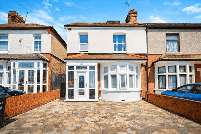 1 Bedroom End Terrace House For Sale In Ilford, IG1