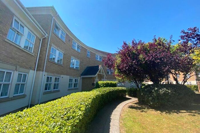 2 Bedroom Flat To Rent In Hurworth Avenue, SL3