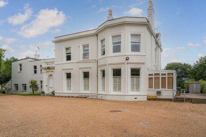 2 Bedroom Apartment To Rent In Courtenay House, Faversham, ME13