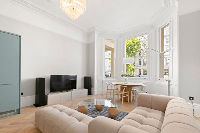 2 Bedroom Flat To Rent In Queens Gate, South Kensington, SW7