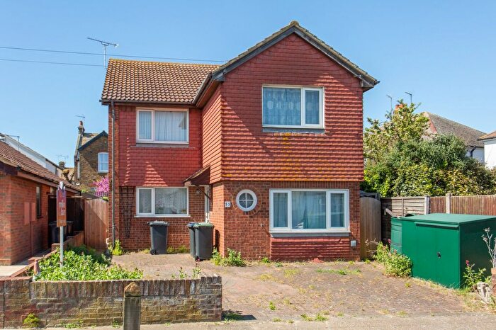 4 Bedroom Detached House For Sale In Fernlea Avenue, Herne Bay, Kent, CT6