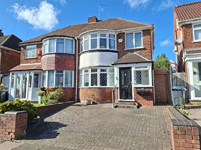 3 Bedroom Semi Detached House For Sale In Aldershaw Road, South Yardley, Birmingham, B26
