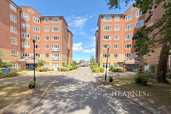 2 Bedroom Apartment For Sale In Lindsay Road, Poole, BH13