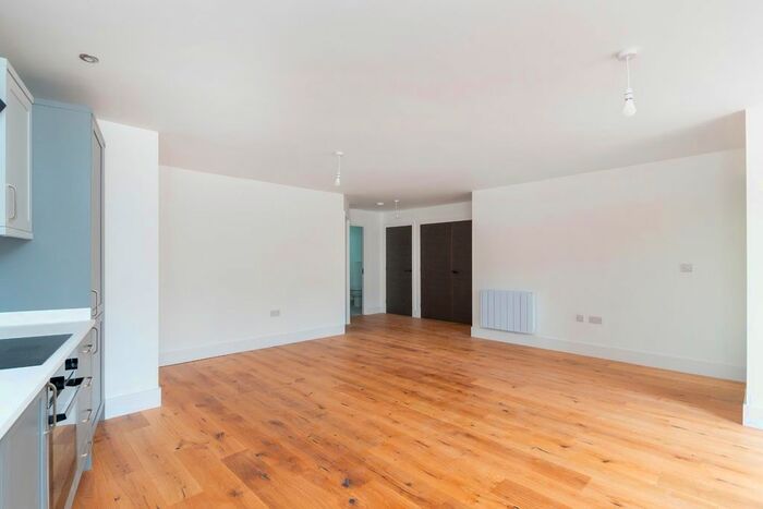 1 Bedroom Flat For Sale In Quaker Lane, Thornbury, Bristol, BS35