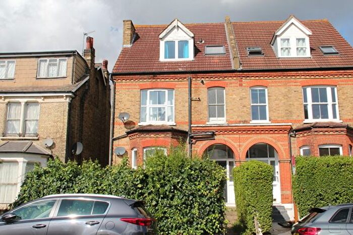 1 Bedroom Semi-Detached House For Sale In Lewin Road, London, SW16