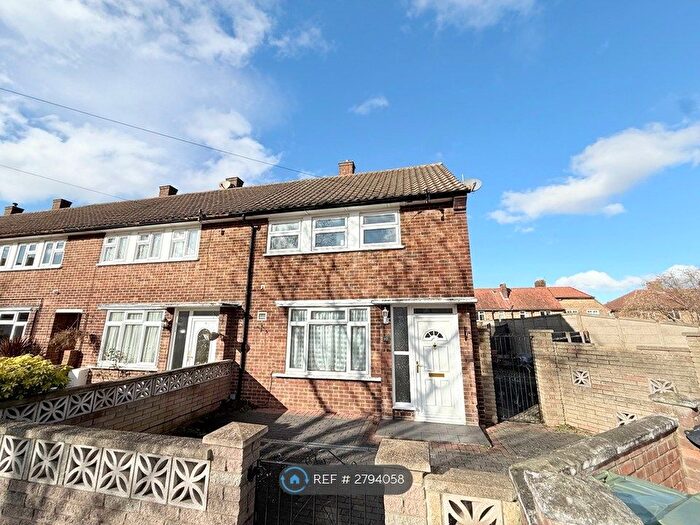 3 Bedroom End Terrace House To Rent In Flimwell Close, Bromley, BR1