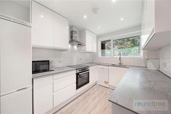 2 Bedroom Flat For Sale In Northumberland House, Ballards Lane, Finchley, N3