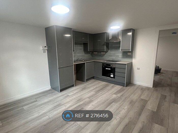 1 Bedroom Flat To Rent In Meanwood Road, Leeds, LS6