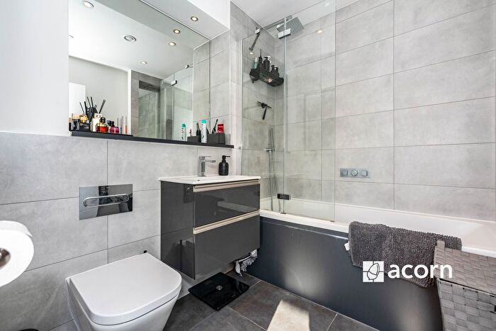 2 Bedroom Flat To Rent In Barley Close, Greenhithe, DA9