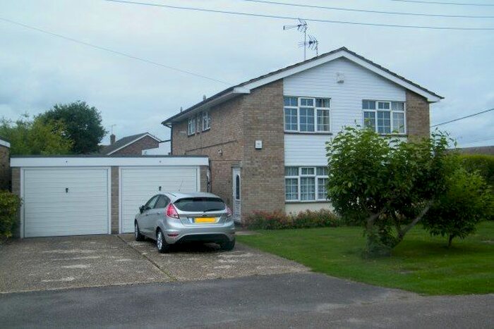 2 Bedroom Maisonette To Rent In West Park Drive, Billericay, CM12